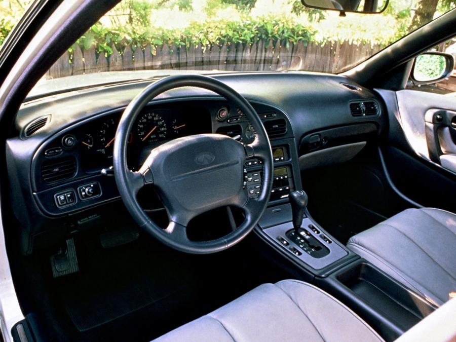 Интерьер Infiniti Q45 1989 года  (фото 7 из 7)